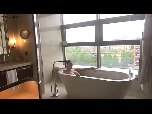 ❤️ Milzīgs skaistule kaislīgi trīc no viņas pussy vannas istabā ️❌ Seks video pie mums ❌️