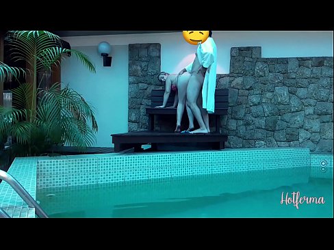 ❤️ Boss uzaicina kalponi uz baseinu, bet nevarēja pretoties karstu ️❌ Seks video pie mums ❌️