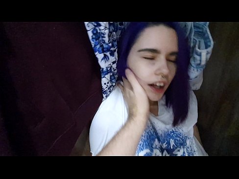 ❤️ Atradu savu māsu skapī un palīdzēju viņai beigt. ️❌ Seks video pie mums ❌️